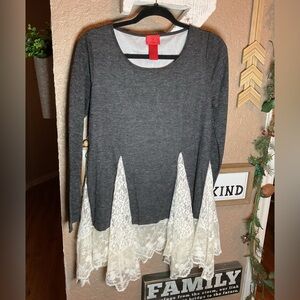 V Cristina Charcoal Gray Long Sleeve Knit Top Cream Lace Trim Boho Women’s Small